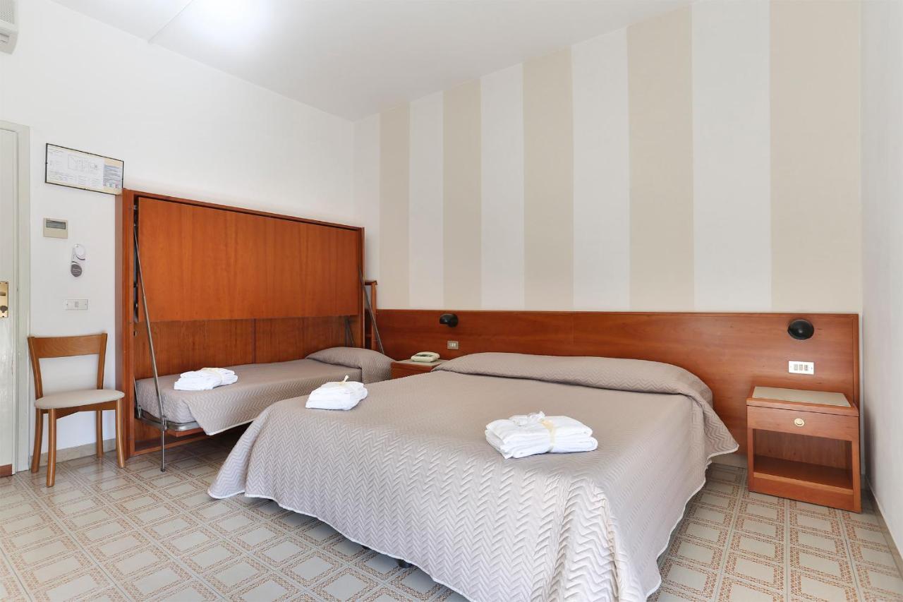 Hotel Brunella Лидо Ди Камайоре Екстериор снимка