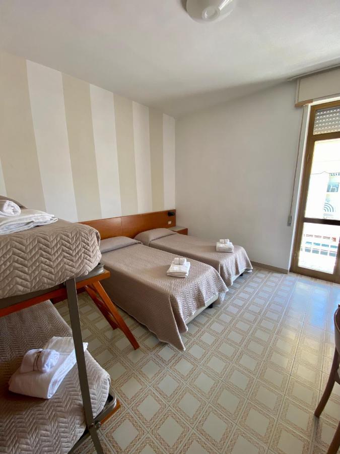Hotel Brunella Лидо Ди Камайоре Екстериор снимка