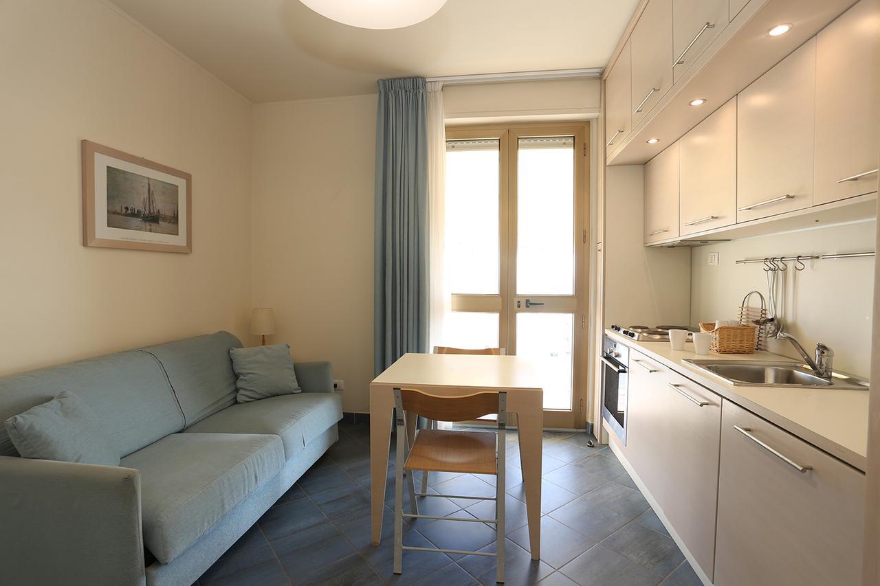 Hotel Brunella Лидо Ди Камайоре Екстериор снимка
