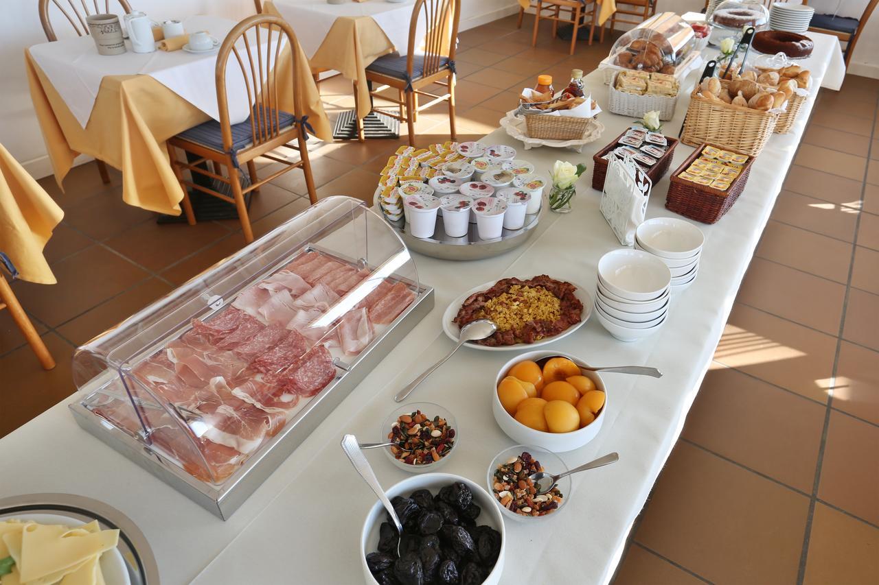 Hotel Brunella Лидо Ди Камайоре Екстериор снимка