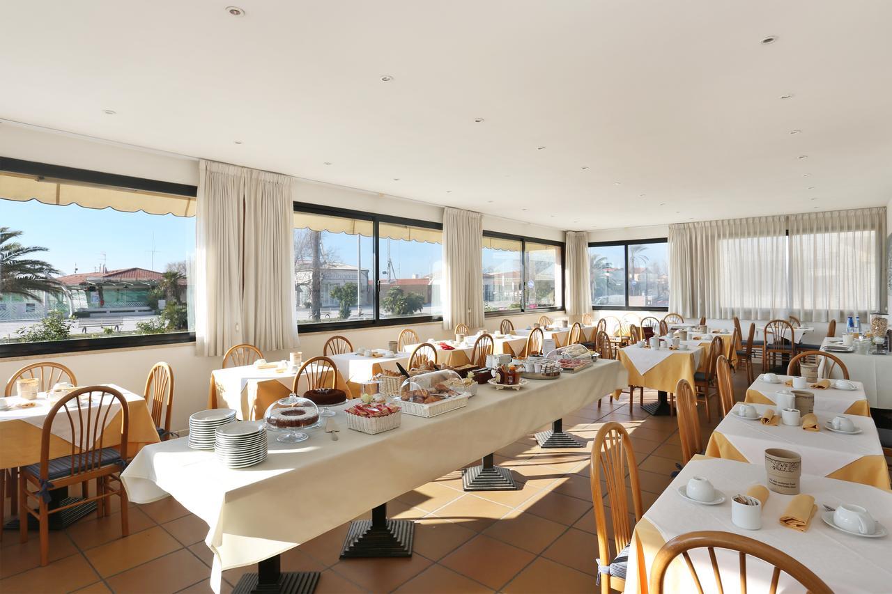 Hotel Brunella Лидо Ди Камайоре Екстериор снимка