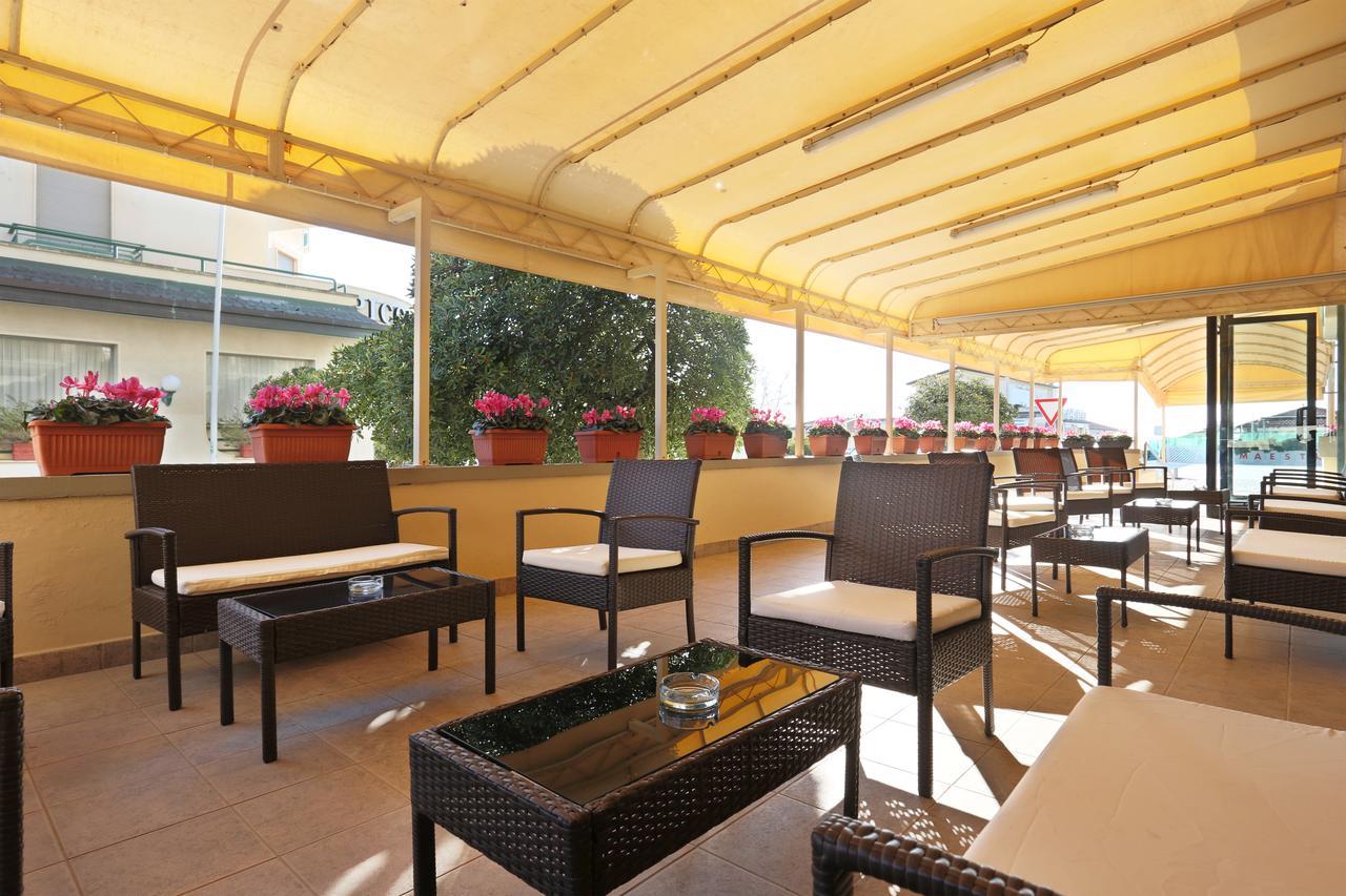 Hotel Brunella Лидо Ди Камайоре Екстериор снимка