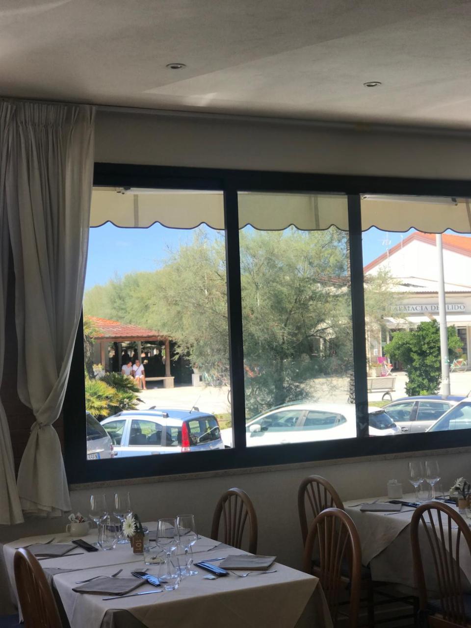 Hotel Brunella Лидо Ди Камайоре Екстериор снимка