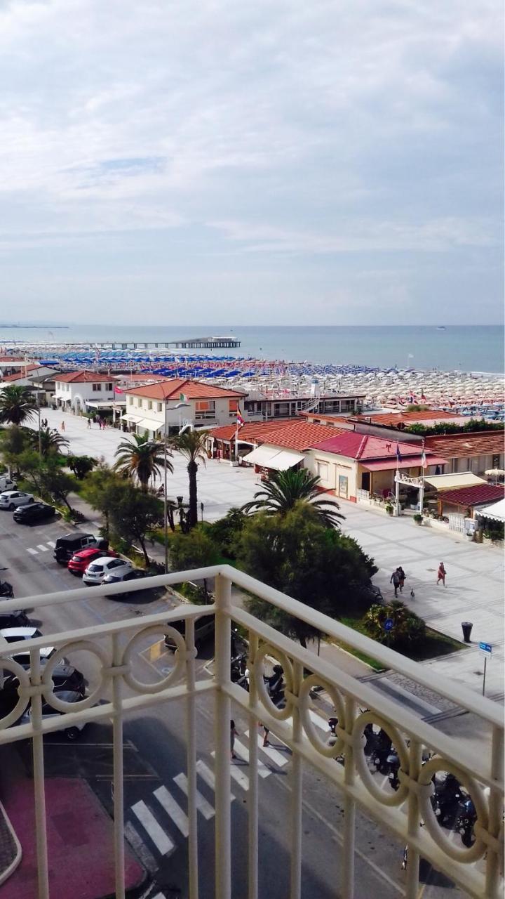Hotel Brunella Лидо Ди Камайоре Екстериор снимка
