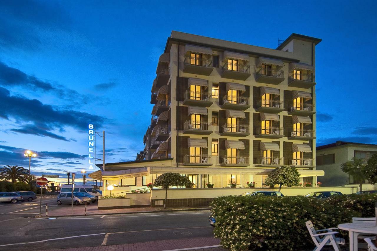 Hotel Brunella Лидо Ди Камайоре Екстериор снимка