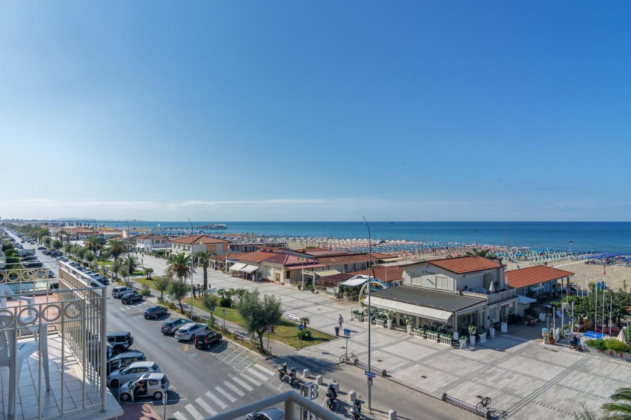 Hotel Brunella Лидо Ди Камайоре Екстериор снимка