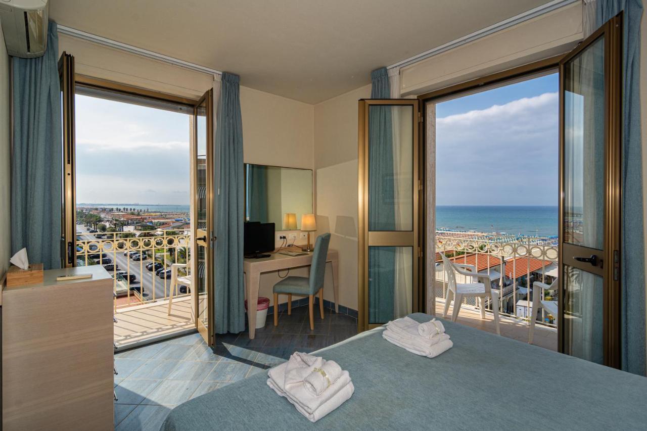 Hotel Brunella Лидо Ди Камайоре Екстериор снимка