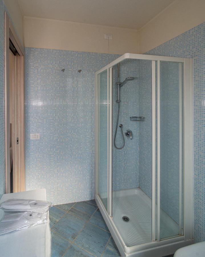Hotel Brunella Лидо Ди Камайоре Екстериор снимка