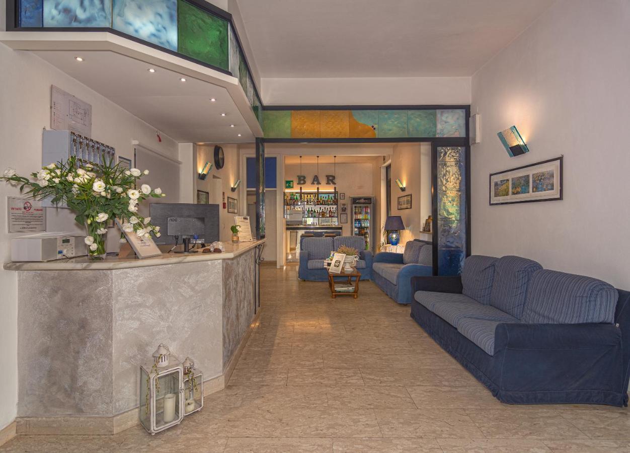 Hotel Brunella Лидо Ди Камайоре Екстериор снимка