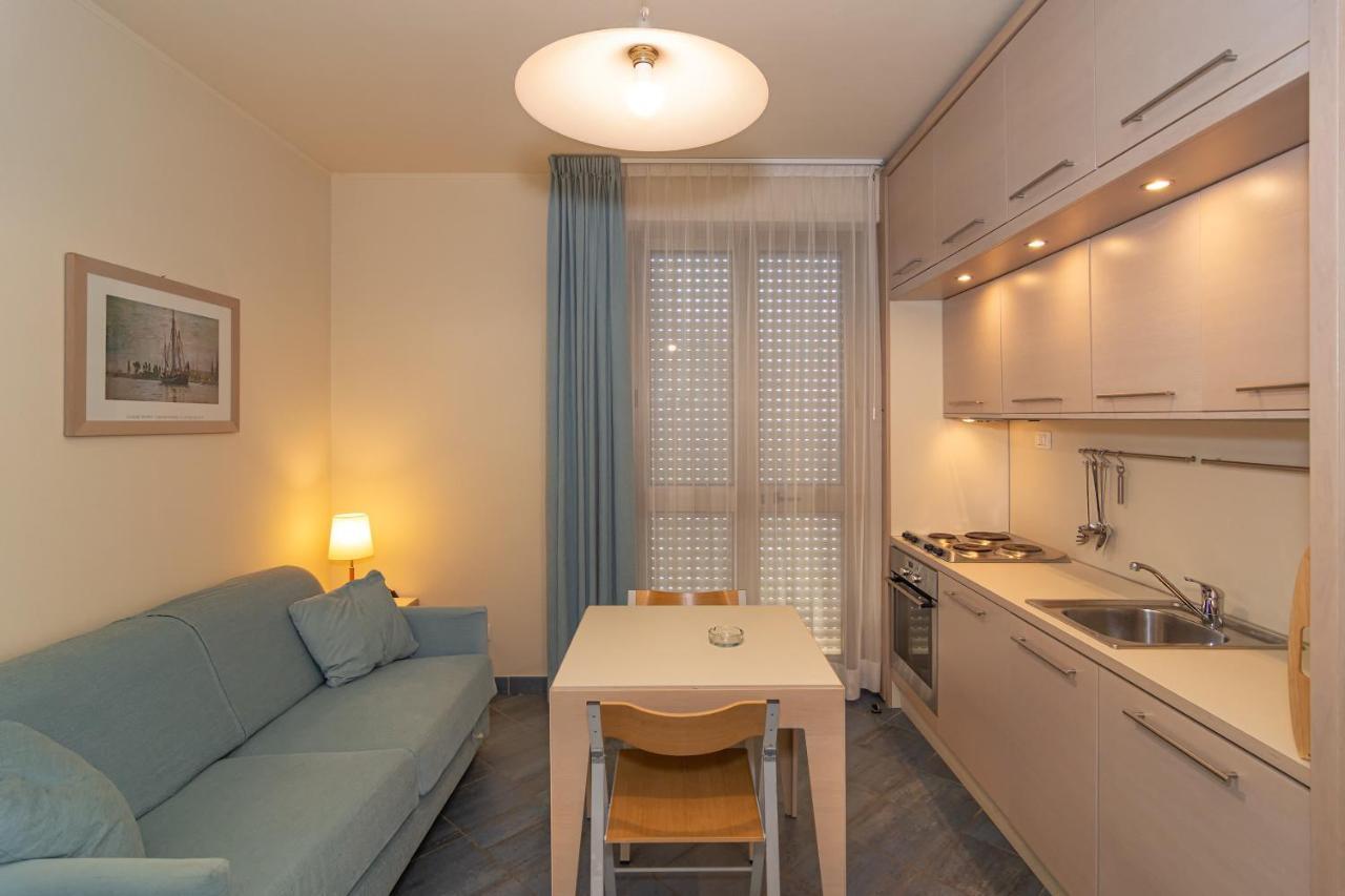Hotel Brunella Лидо Ди Камайоре Екстериор снимка