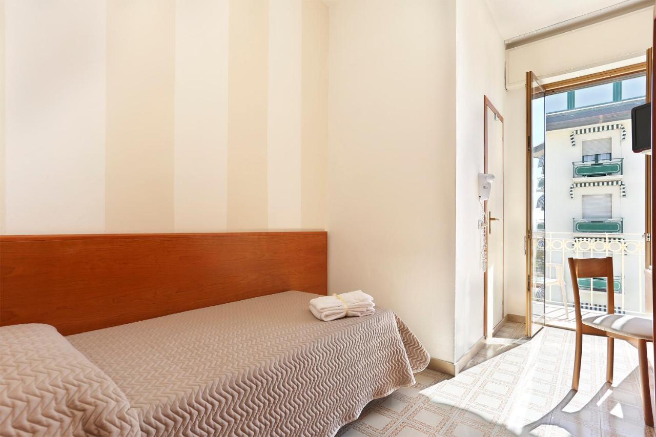 Hotel Brunella Лидо Ди Камайоре Екстериор снимка