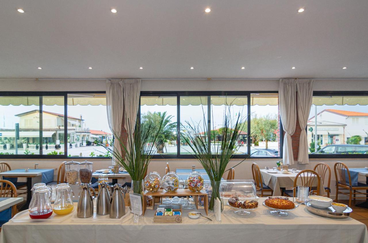 Hotel Brunella Лидо Ди Камайоре Екстериор снимка