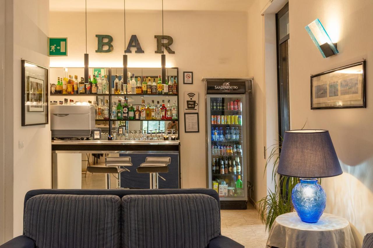 Hotel Brunella Лидо Ди Камайоре Екстериор снимка